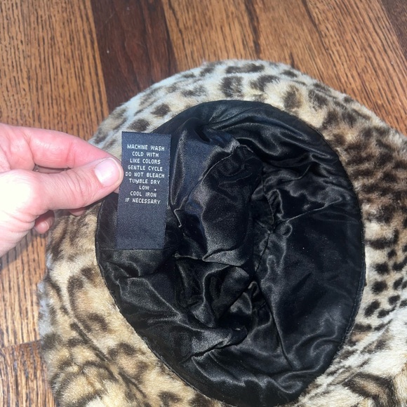 GAP plush bucket hat leopard animal print. - Picture 3 of 4